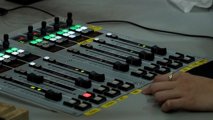 視聽聯(lián)動探前沿 學媒融合啟新篇——我院廣播電視學專業(yè)師生赴廈門音樂廣播開展專業(yè)認知與錄音制作實踐